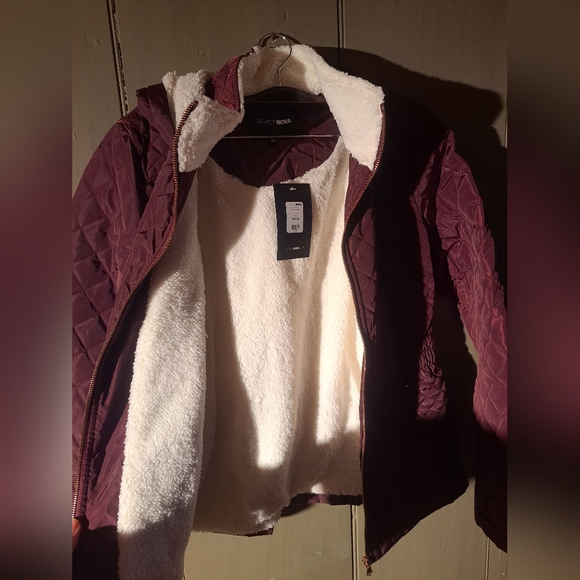 Fashion Nova "Quit Tripping" Quilted Jacket. Size medium. Color Wine red. - Picture 7 of 7